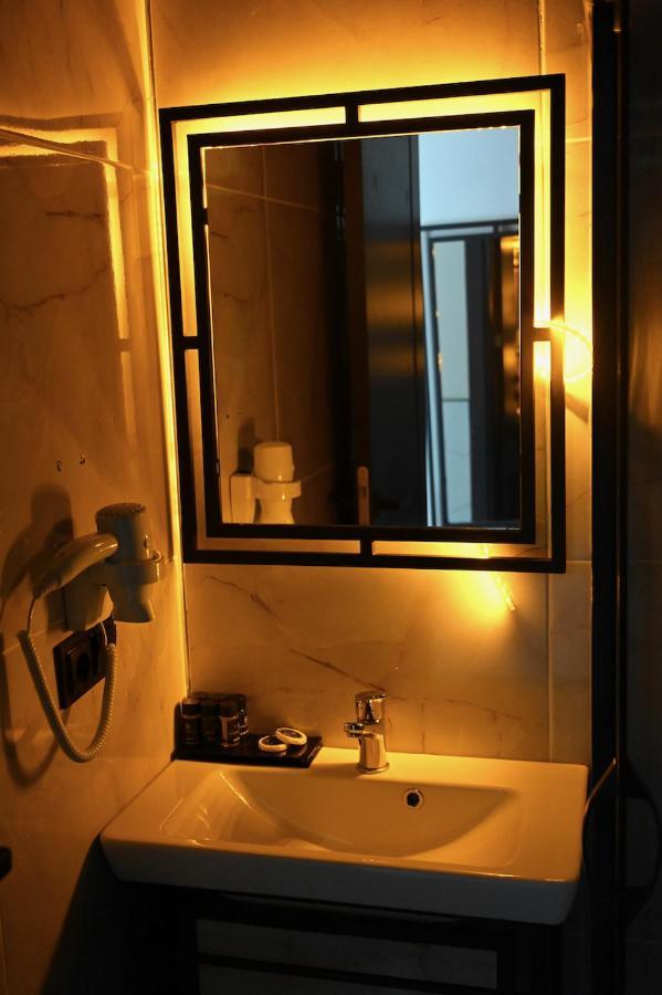 Main Airport Hotel Arnavutkoy Bagian luar foto